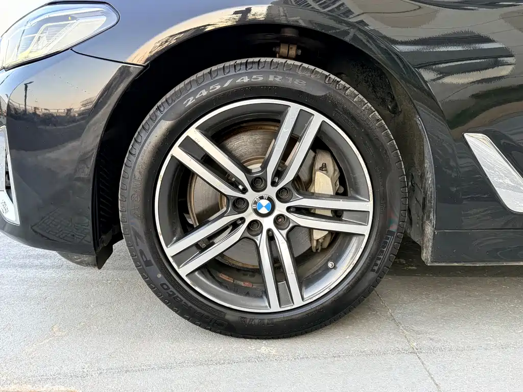 BMW 5 Series 2021 — фото 9