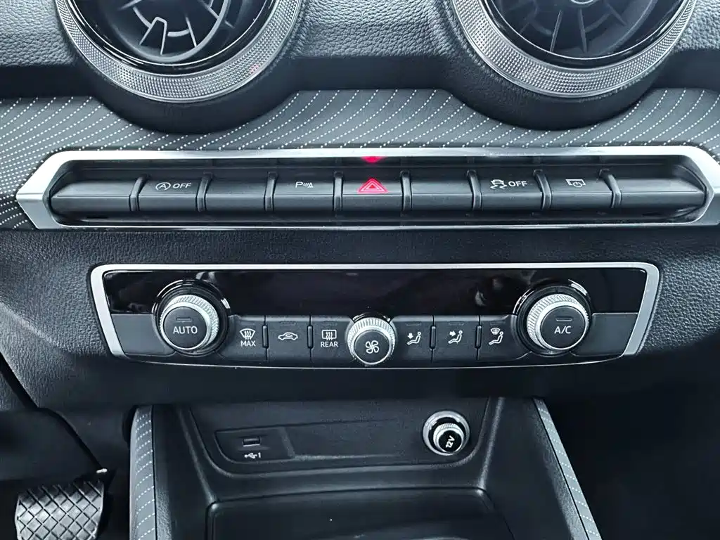 Audi Q2L 2024 — фото 15