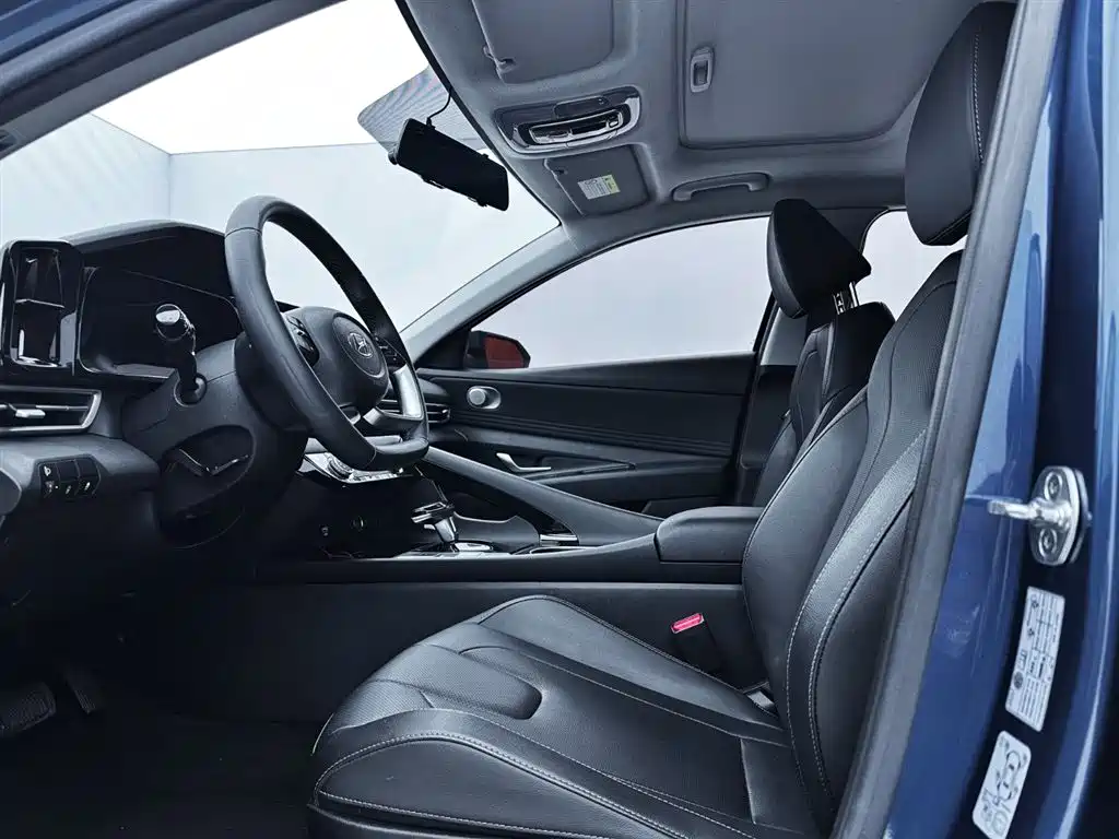 Hyundai Elantra 2022 — фото 19
