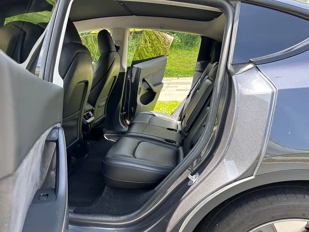 Tesla Model Y 2023 — фото 10