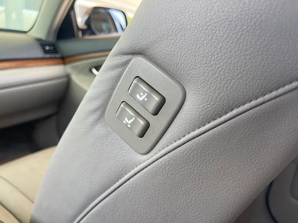 Toyota Camry 2010 — фото 16