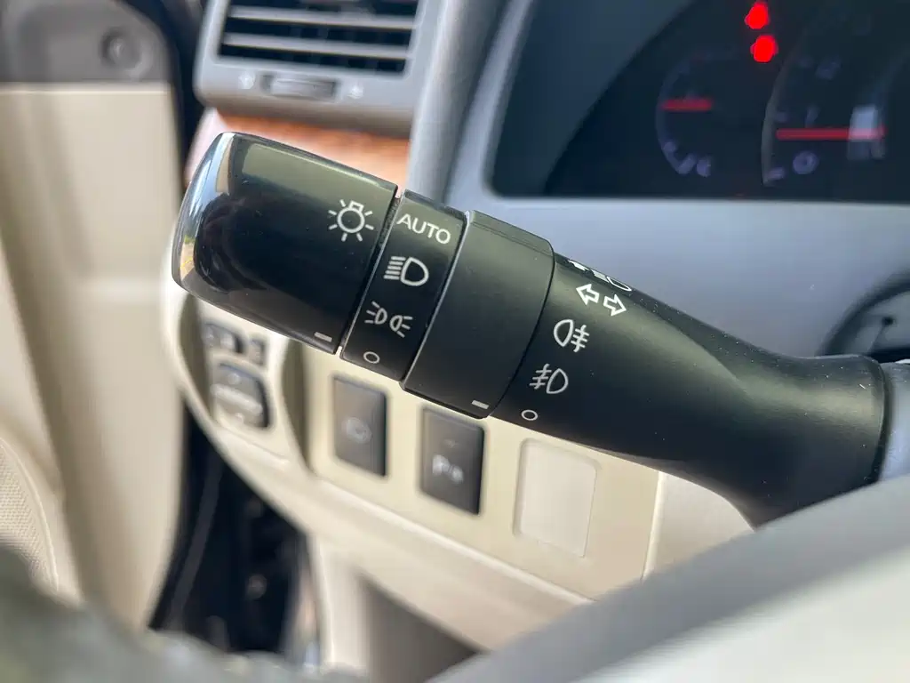 Toyota Camry 2010 — фото 13