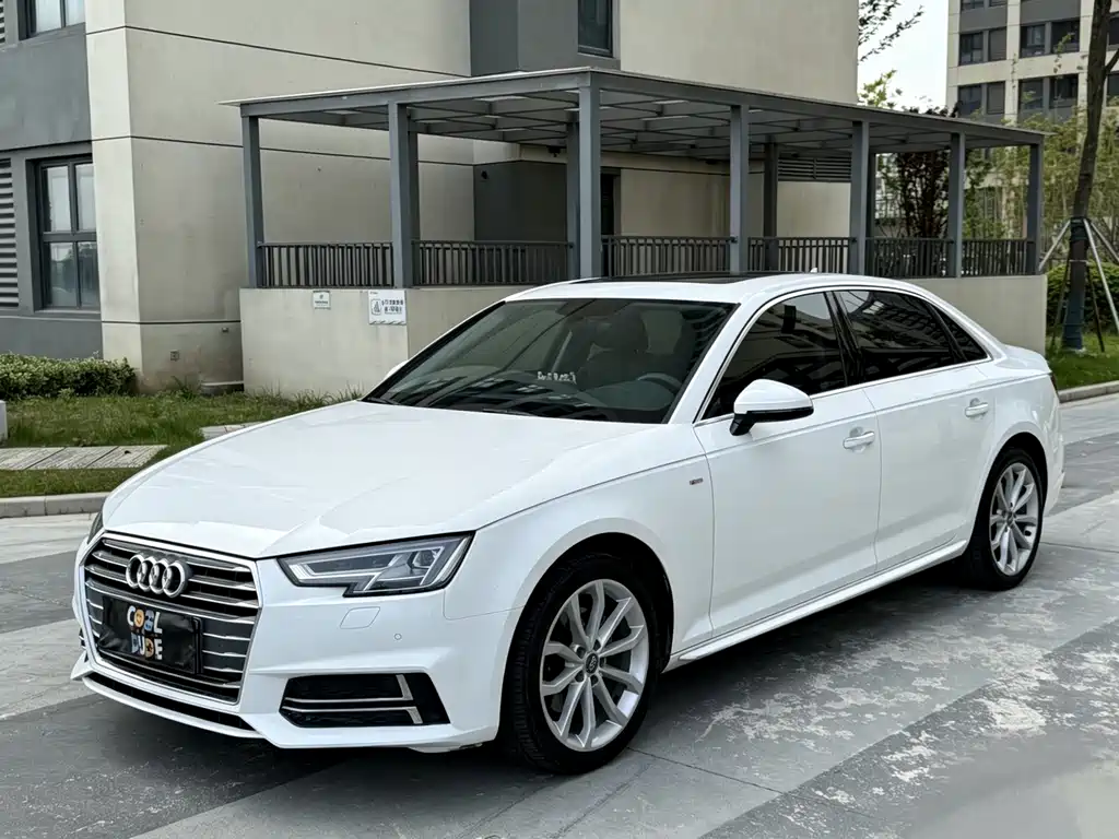 Audi A4L 2018 — фото 1