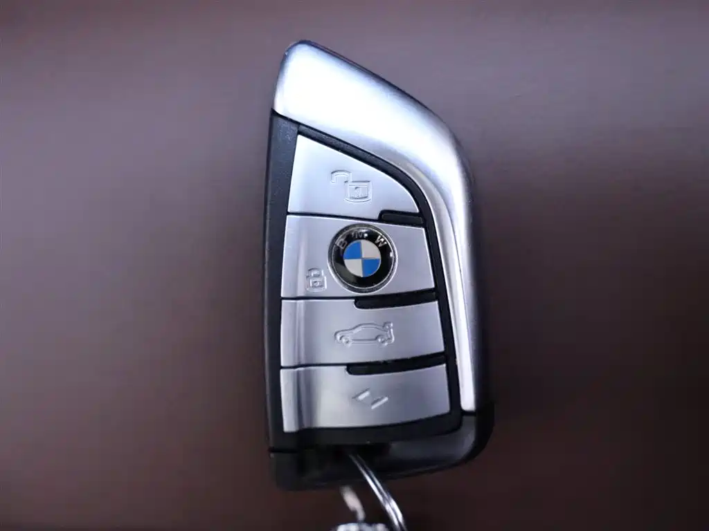BMW X6 2021 — фото 25