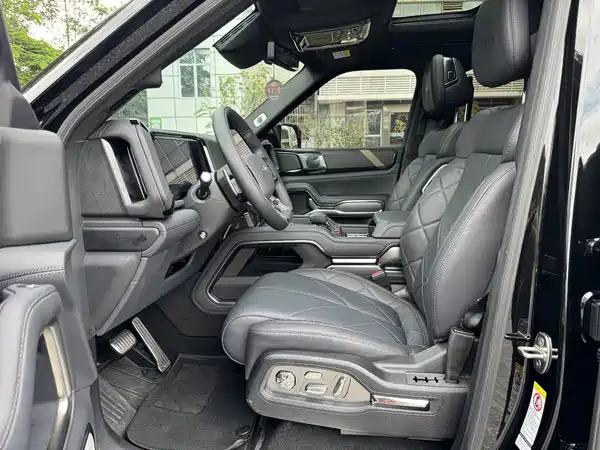 Fangchengbao Leopard 8 2025