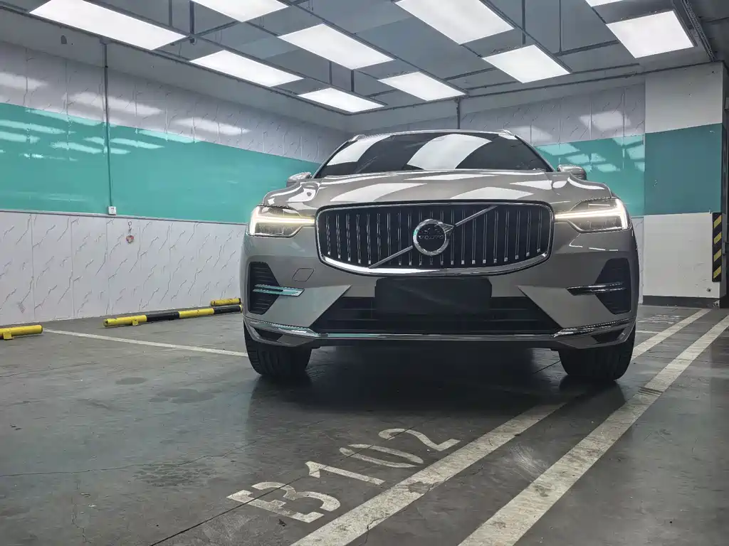 Volvo XC60 2023 — фото 3