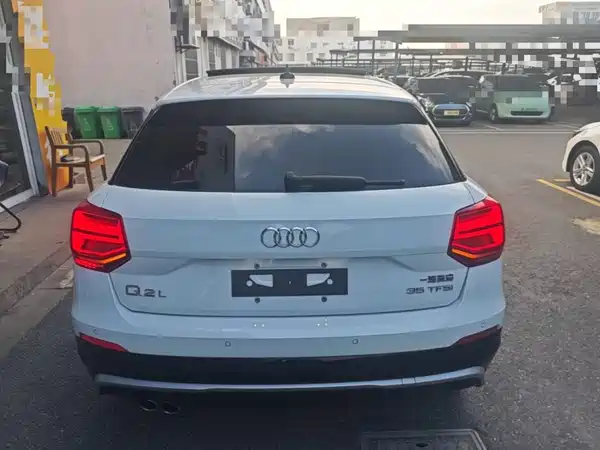 Audi Q2L 2020