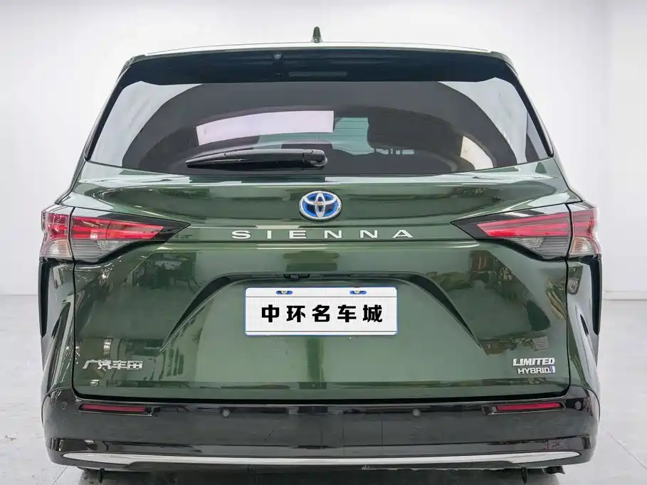 Toyota Sienna 2023 — фото 16