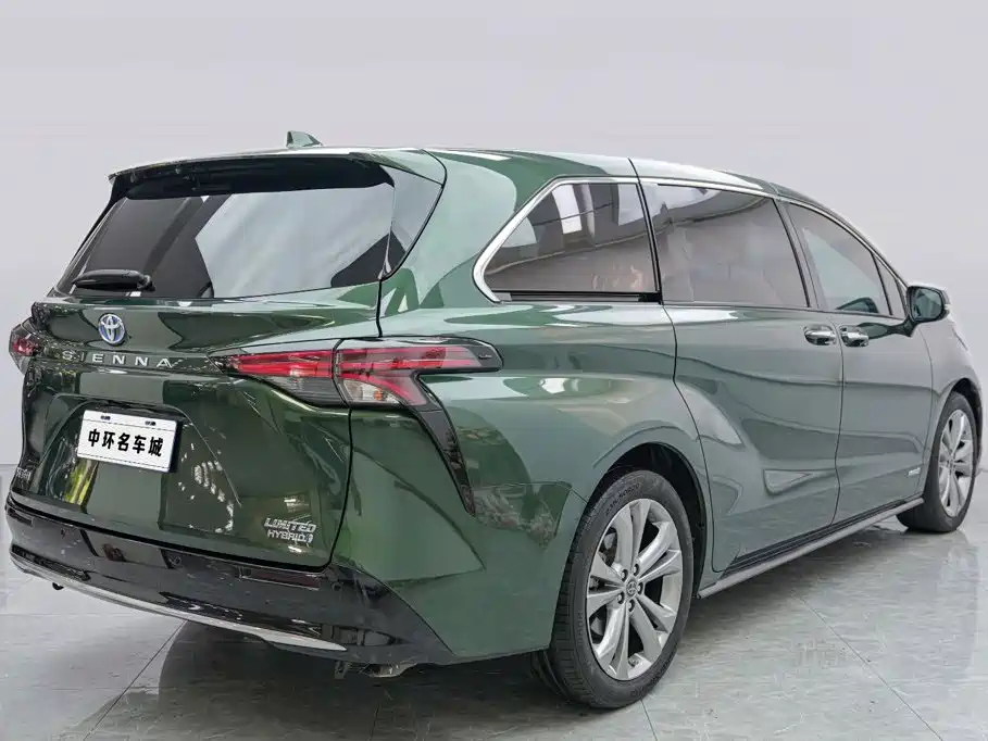 Toyota Sienna 2023 — фото 17