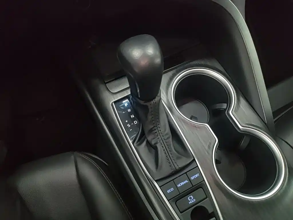 Toyota Camry 2023 — фото 14