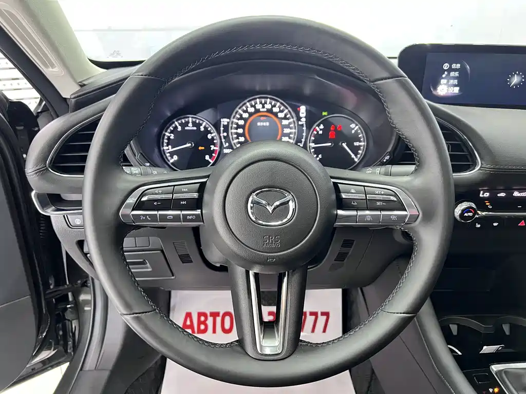 Mazda 3 Axela 2023 — фото 11