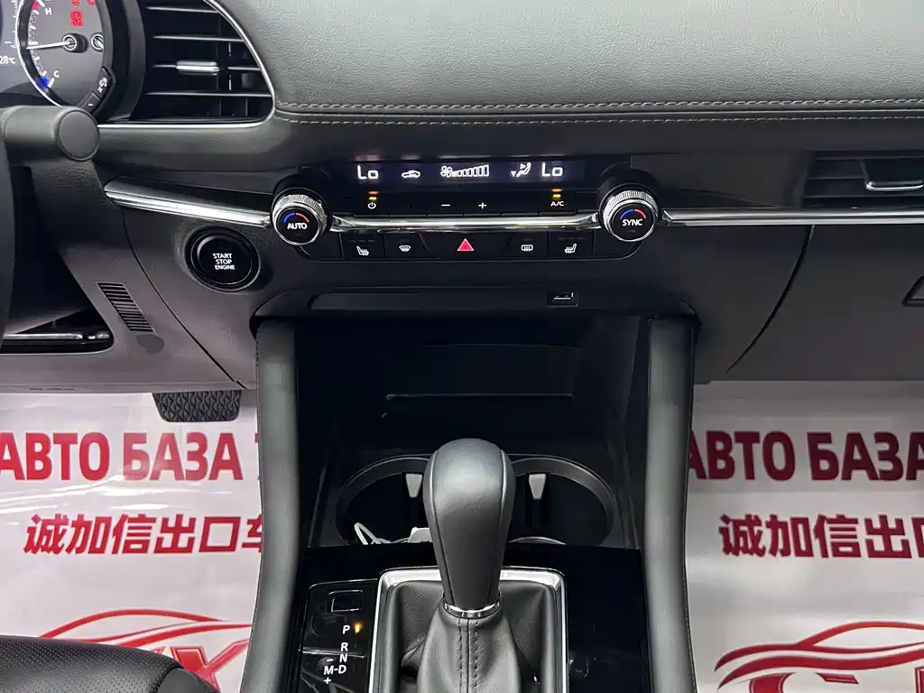 Mazda 3 Axela 2023 — фото 12