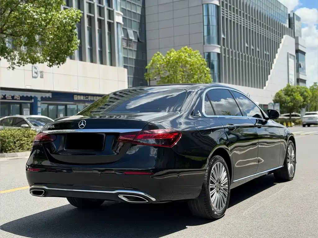 Mercedes-Benz E-Class 2023 — фото 18