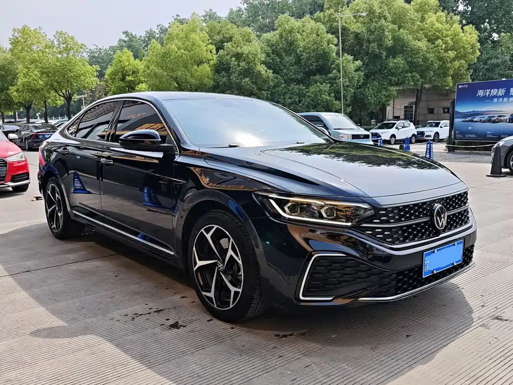Volkswagen Passat 2023 — фото 3
