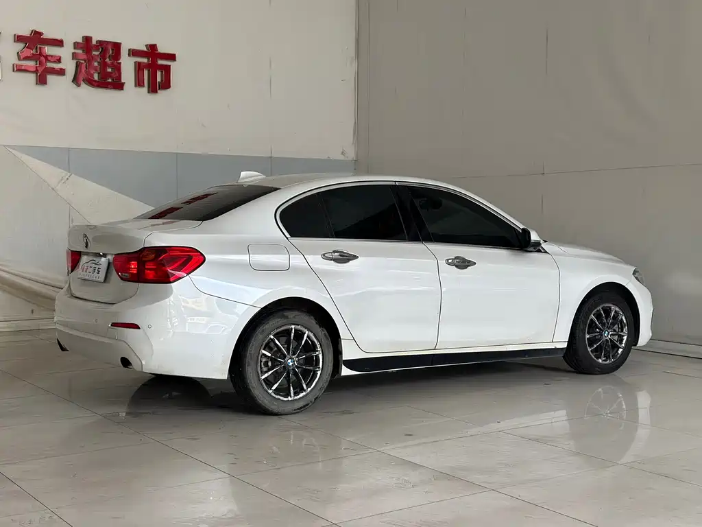 BMW 1 Series 2017 — фото 15
