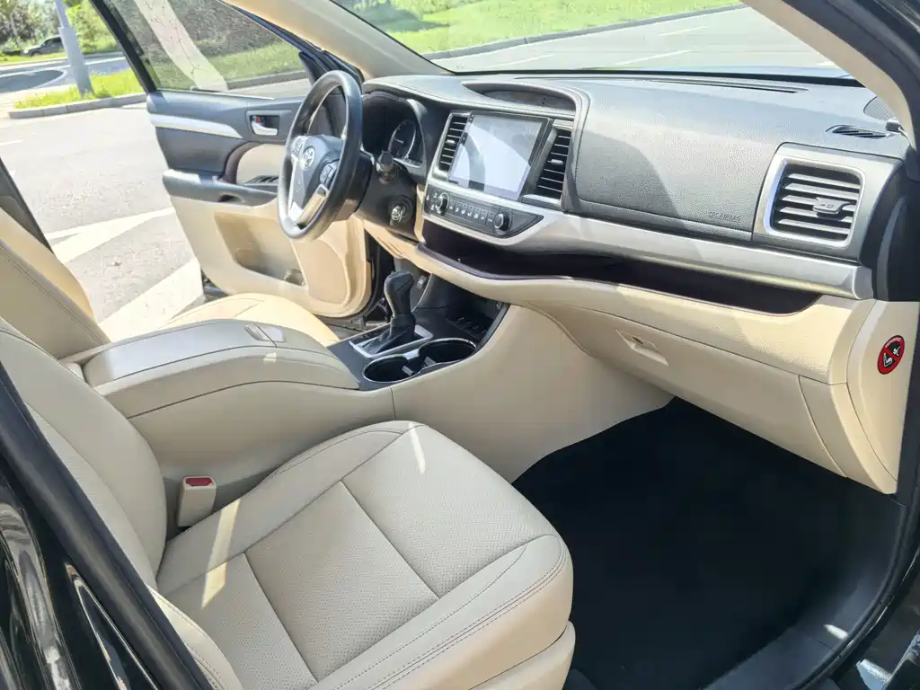 Toyota Highlander 2017 — фото 13
