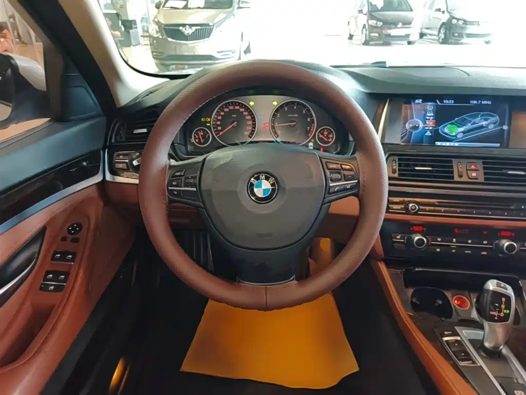 BMW 5 Series 2016 — фото 11