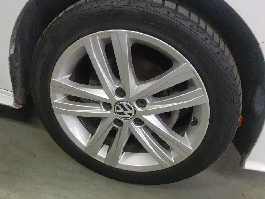 Volkswagen Sagitar 2018