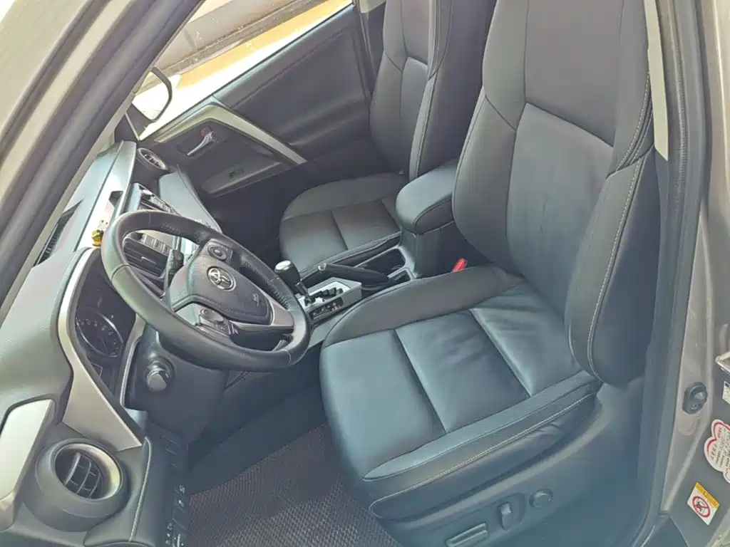 Toyota RAV4 2017 — фото 15