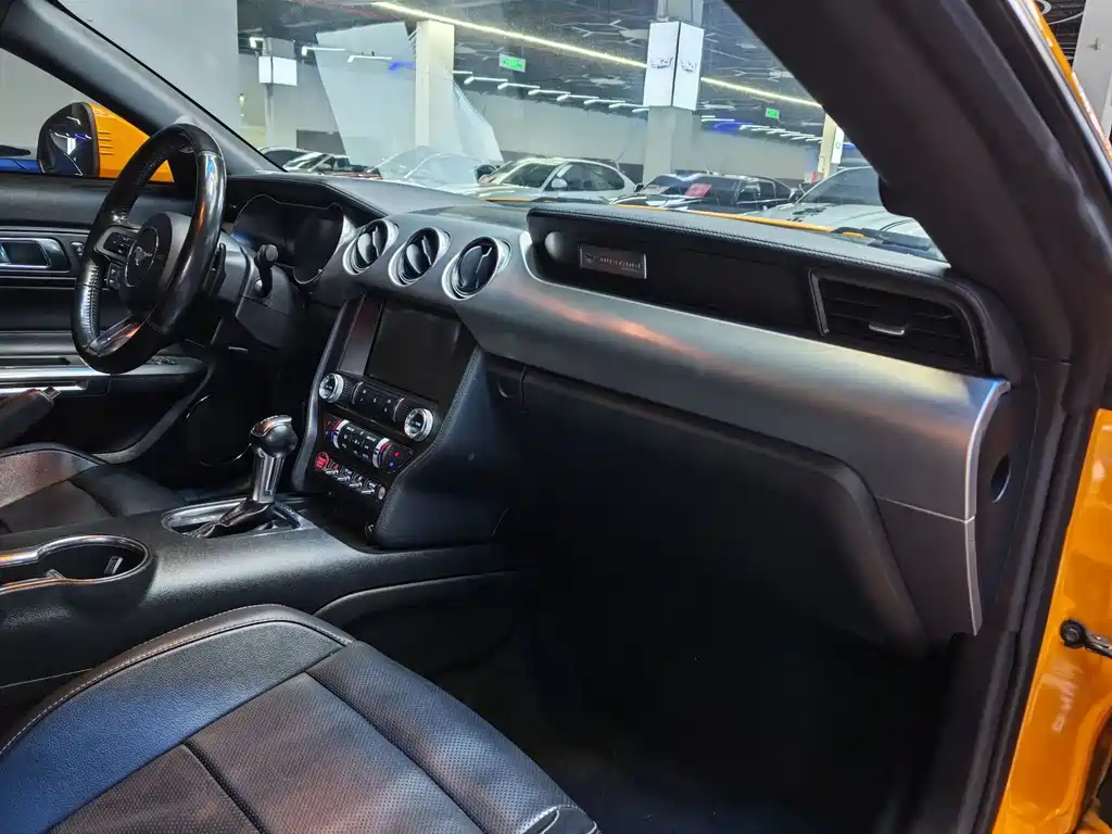 Ford Mustang 2019 — фото 13