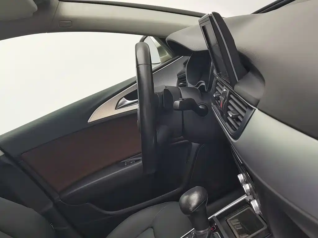 Audi A6L 2015 — фото 22