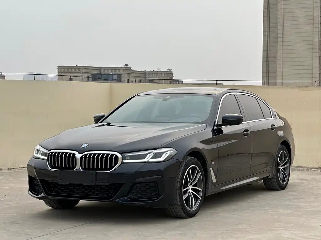 BMW 5 Series 2022 — фото 1