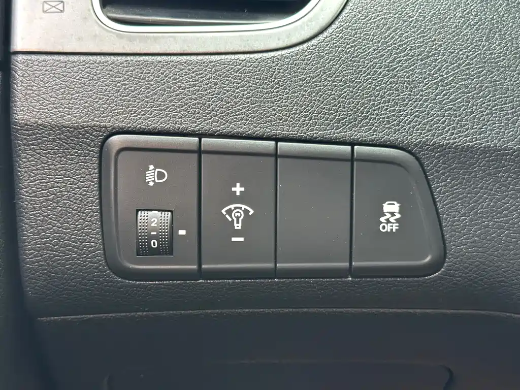 Hyundai Elantra Langdong 2016 — фото 22