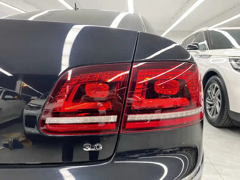 Volkswagen Phaeton 2016 — фото 23