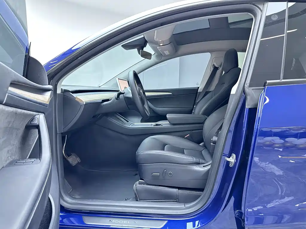 Tesla Model Y 2022 — фото 14