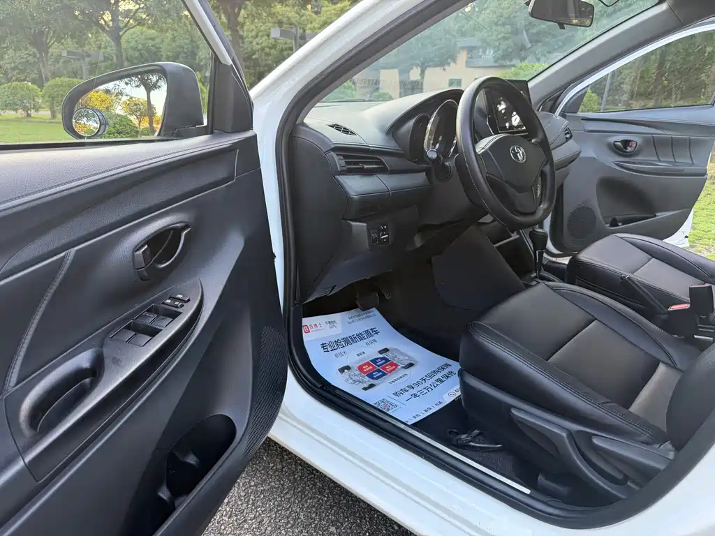 Toyota Yaris L 2022