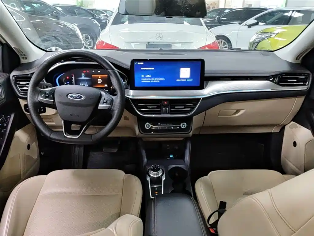 Ford Focus 2021 — фото 10