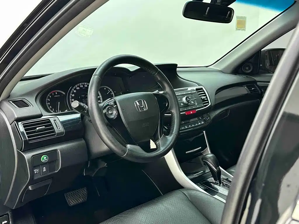Honda Accord 2017 — фото 8