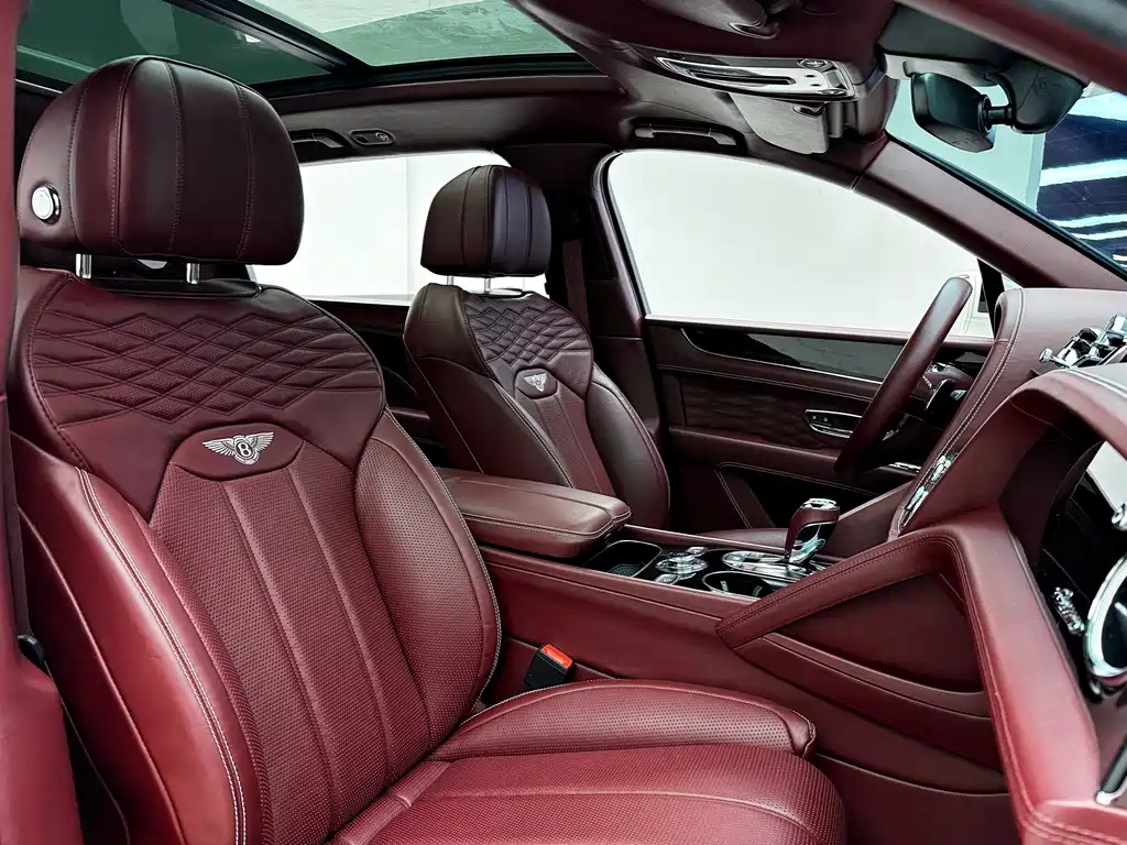 Bentley Bentayga 2023 — фото 16