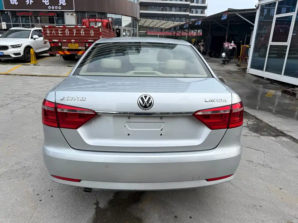 Volkswagen Lavida 2013