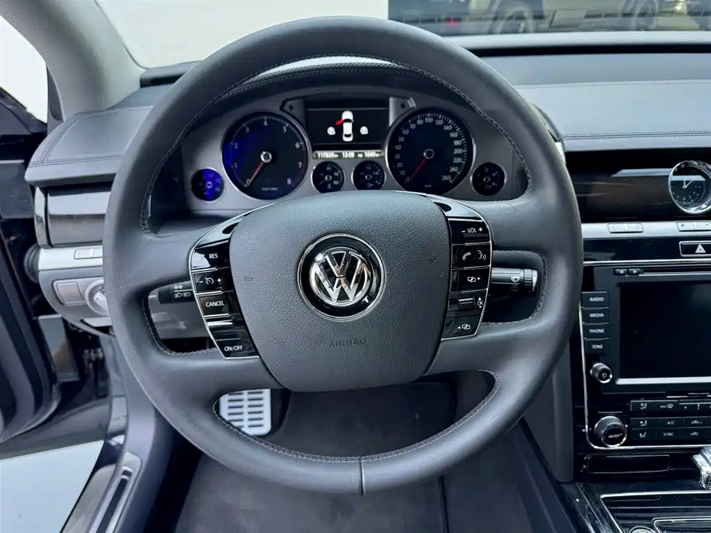 Volkswagen Phaeton 2016 — фото 11