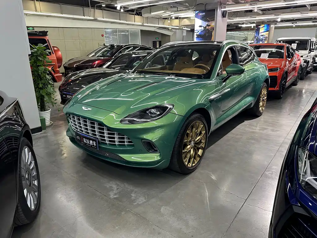 Aston Martin DBX 2023