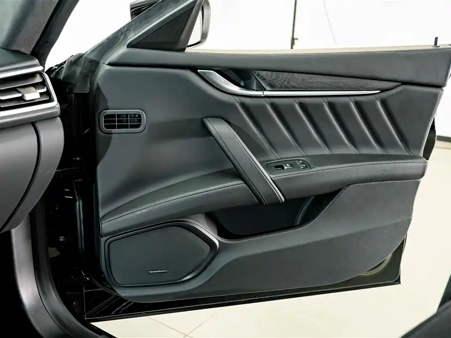 Maserati Ghibli 2022 — фото 16