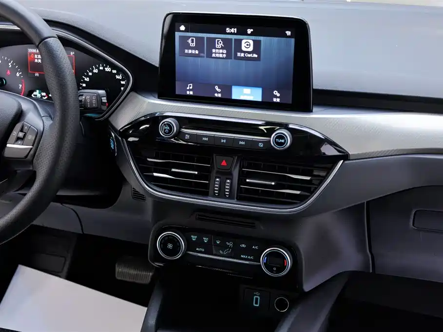 Ford Focus 2020 — фото 19