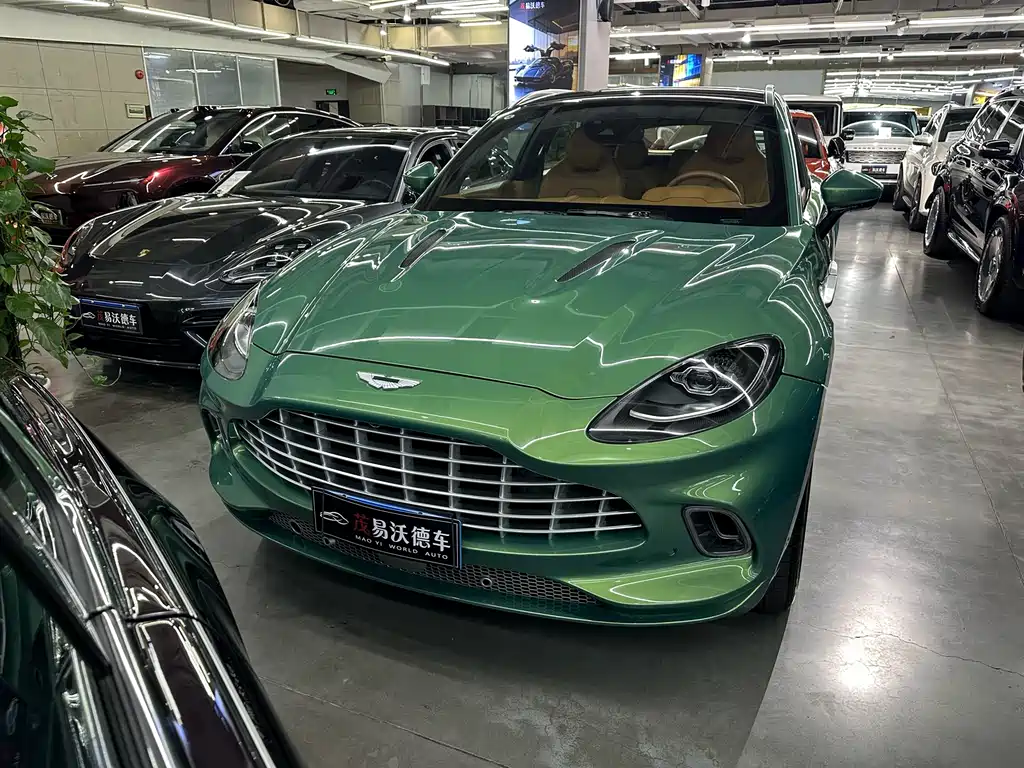 Aston Martin DBX 2023
