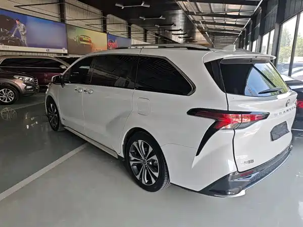 Toyota Granvia 2024