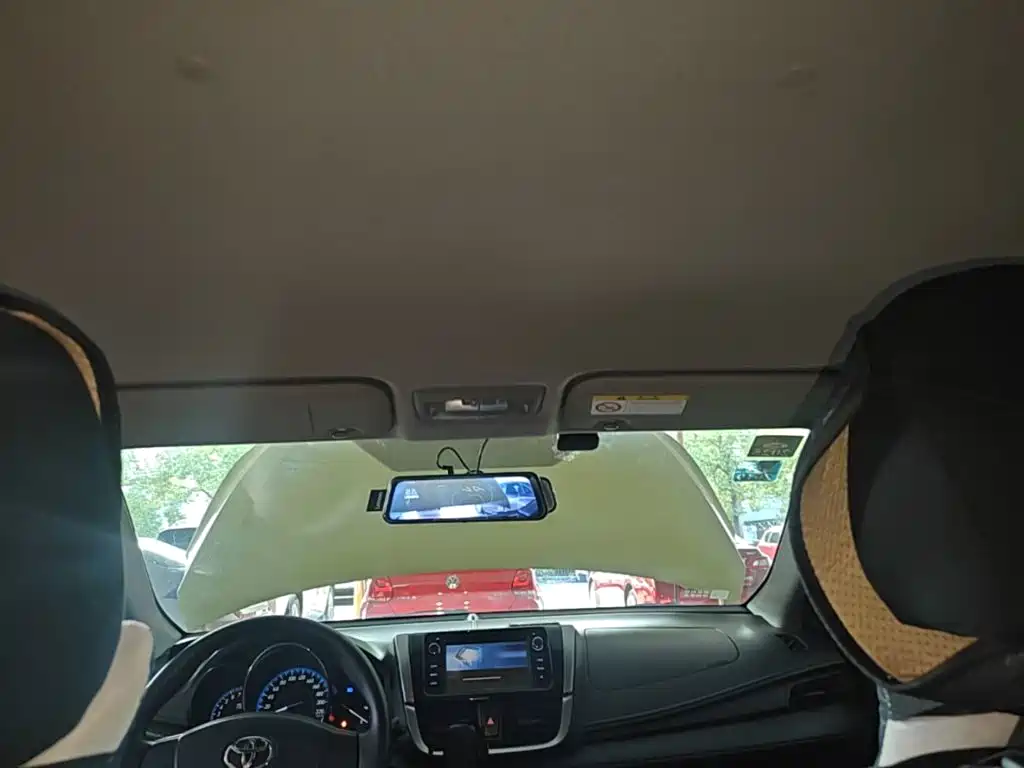 Toyota Yaris L 2017 — фото 18