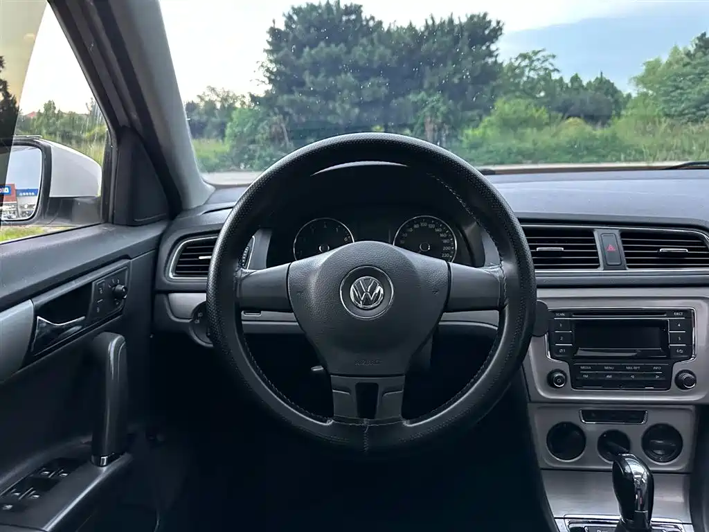 Volkswagen Lavida 2013 — фото 20