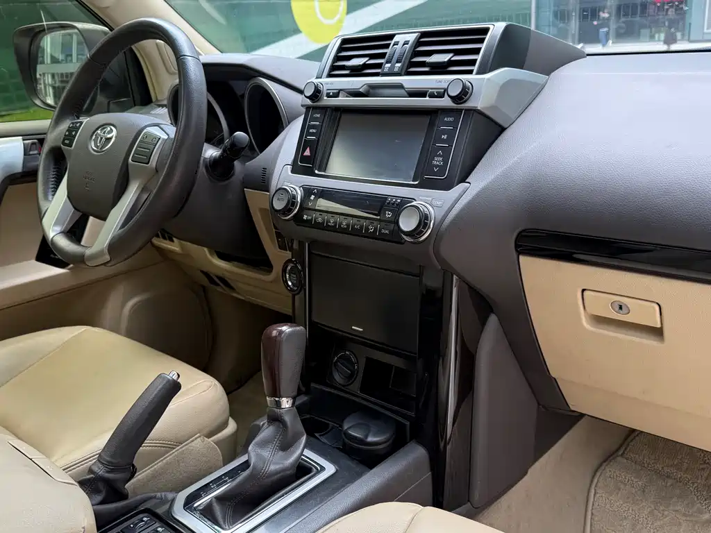 Toyota Prado 2015 — фото 11