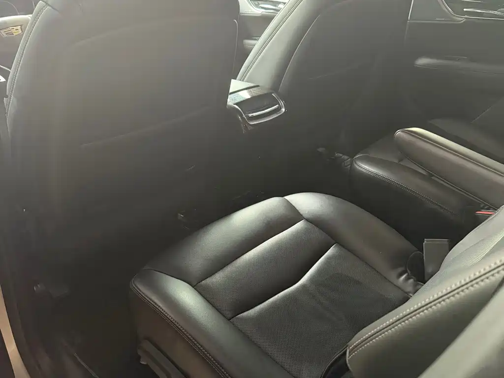 Cadillac XT6 2022 — фото 11