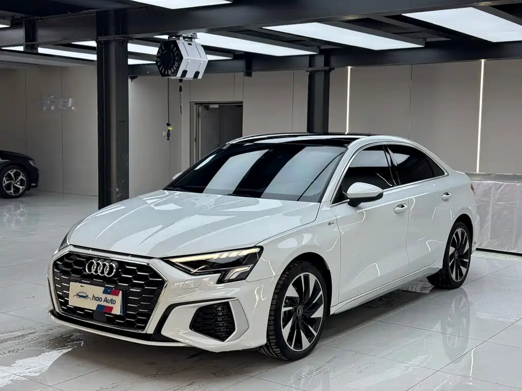 Audi A3 2023 — фото 1