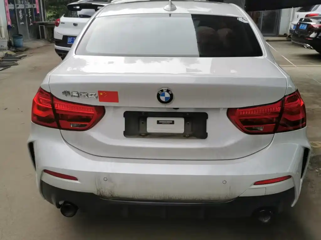 BMW 1 Series 2021 — фото 10
