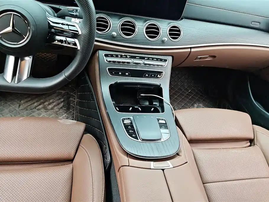 Mercedes-Benz E-Class 2022 — фото 15