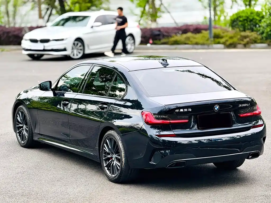 BMW 3 Series 2019 — фото 7