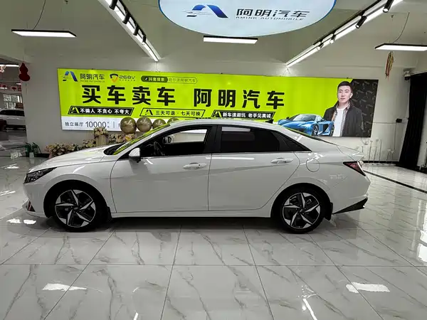Hyundai Elantra 2022