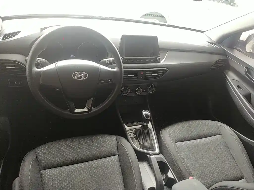 Hyundai Elantra 2021 — фото 10